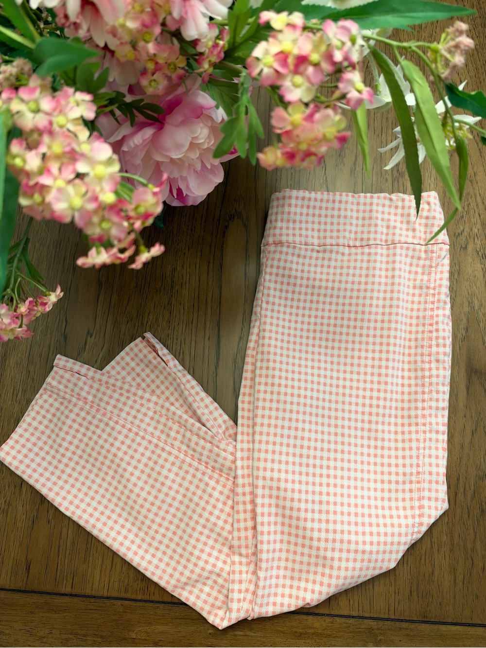 New York & Company pink and white gingham ankle pants in women’s size XL.